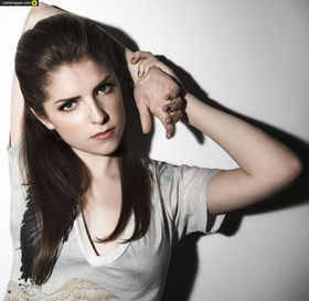 anna kendrick сиськи буфера грудь Фото